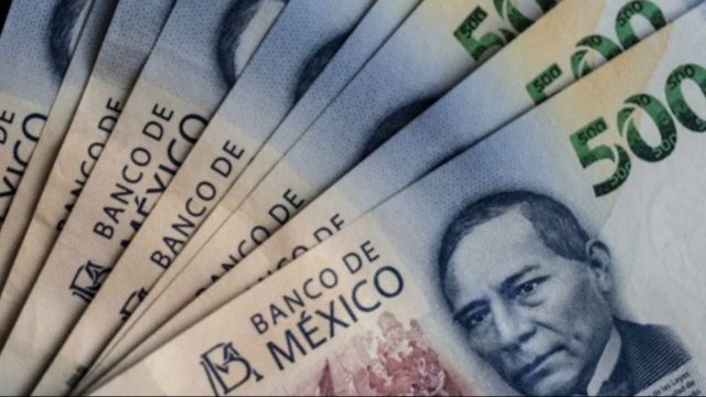 Fajo de billetes de 500 pesos con Benito Juárez (Imagen: Especial)